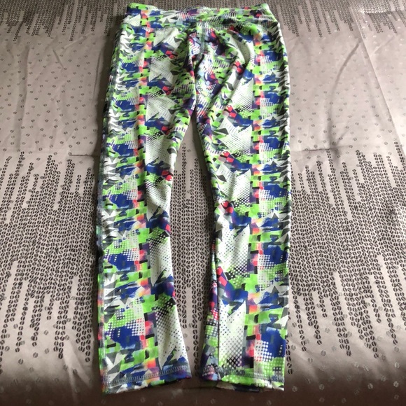 NWOT-Active Club White Multicolor Mesh Inset Tight - Picture 6 of 7